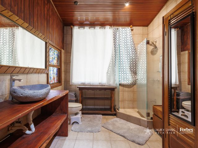 21368 - Spacious mountain home in Fraijanes with 5 bedrooms. — photo 17 of 21