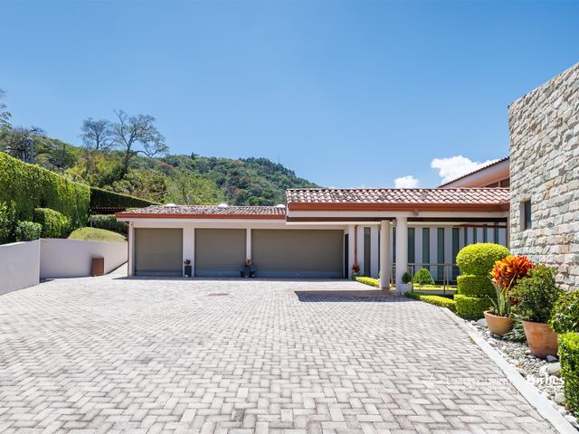 21372 - Luxury Residence with Views in Monasterio, Escazú — photo 11 of 21