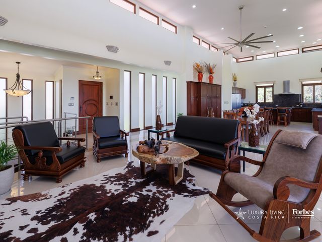 21372 - Luxury Residence with Views in Monasterio, Escazú — photo 8 of 21