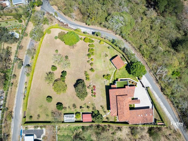 21372 - Luxury Residence with Views in Monasterio, Escazú — photo 3 of 21