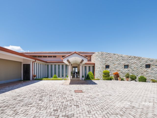 21372 - Luxury Residence with Views in Monasterio, Escazú — photo 2 of 21