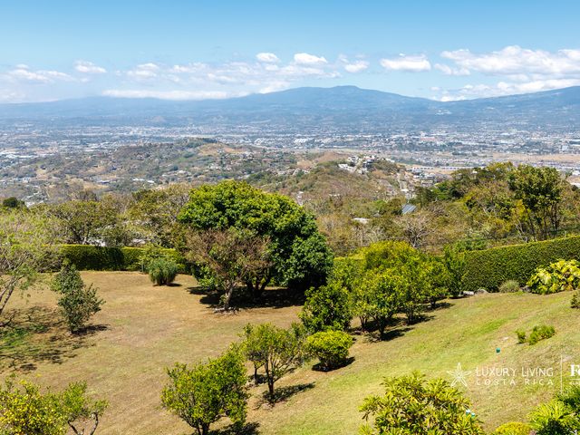 21372 - Luxury Residence with Views in Monasterio, Escazú — photo 14 of 21