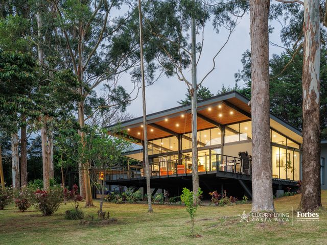 21373 - Contemporary Forest Villa | San Rafael de Heredia Residence — photo 1 of 20