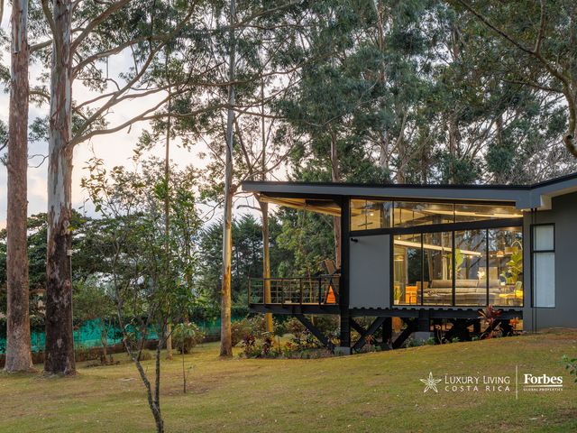 21373 - Contemporary Forest Villa | San Rafael de Heredia Residence — photo 3 of 20