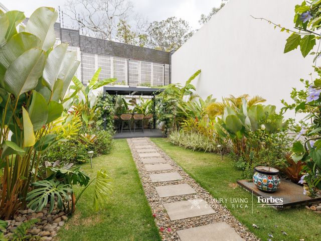 21374 - Turn-key luxury home in San Antonio Urbano Condominium, Escazú — foto 10 de 21