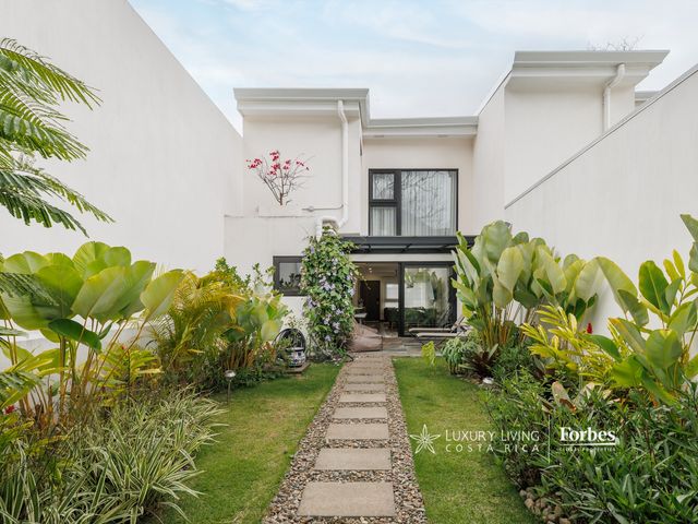 21374 - Turn-key luxury home in San Antonio Urbano Condominium, Escazú — foto 9 de 21