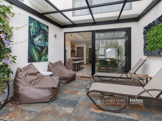 21374 - Turn-key luxury home in San Antonio Urbano Condominium, Escazú — foto 8 de 21