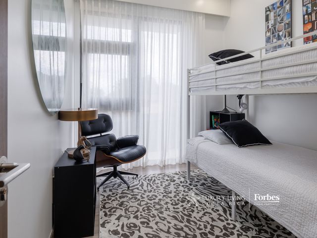 21374 - Turn-key luxury home in San Antonio Urbano Condominium, Escazú — foto 16 de 21