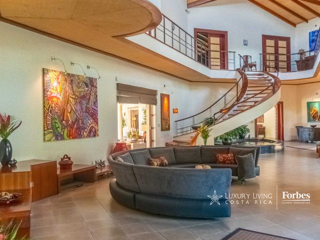 20418 - Luxury Residence with Private Lake and 23.7 Hectares, La Garita — photo 16 of 21