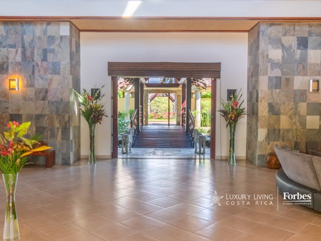 20418 - Luxury Residence with Private Lake and 23.7 Hectares, La Garita — photo 15 of 21