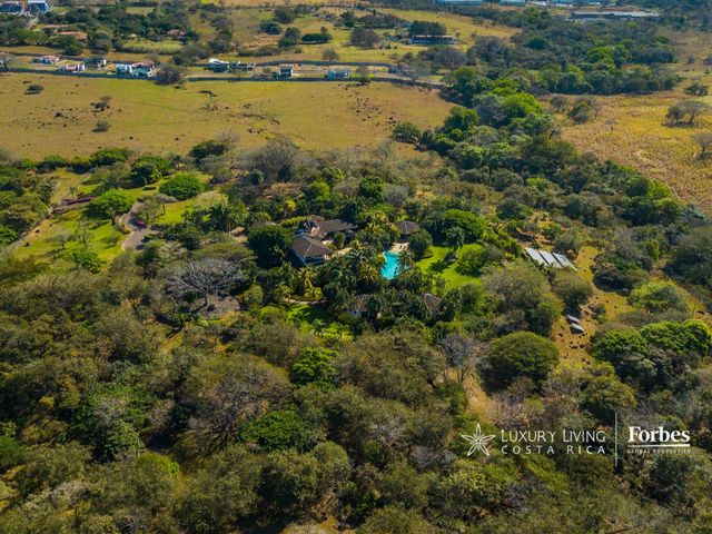 20418 - Luxury Residence with Private Lake and 23.7 Hectares, La Garita — photo 21 of 21