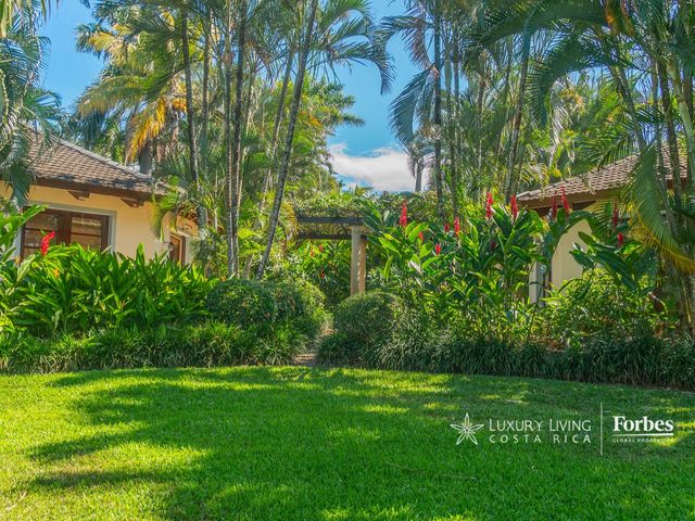 20418 - Luxury Residence with Private Lake and 23.7 Hectares, La Garita — photo 20 of 21