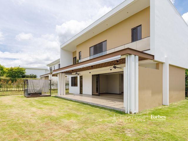 19924 – Modern new luxury home for sale in Residencial La Hacienda — photo 19 of 20