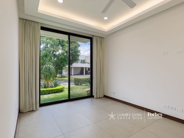 19924 – Modern new luxury home for sale in Residencial La Hacienda — photo 17 of 20