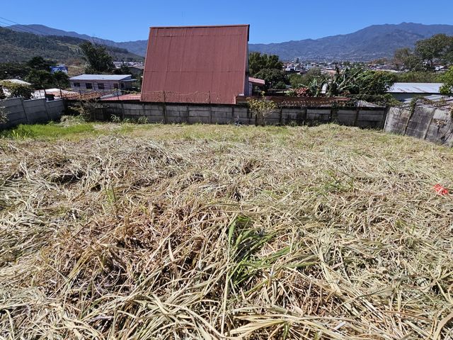 Terreno residencial esquinero en venta — photo 1 of 8