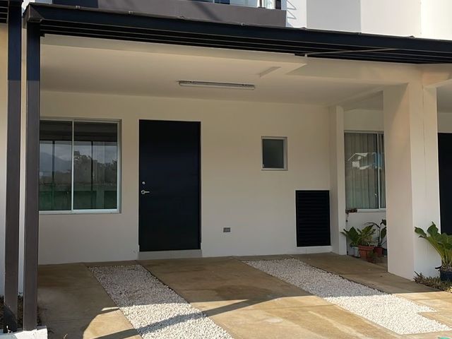 Casa de 3 habitaciones en Condominio La Valencia de Heredia — photo 1 of 7
