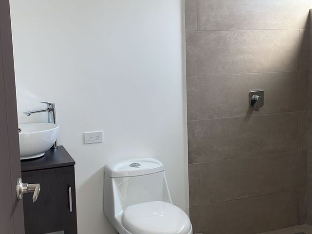 Casa de 3 habitaciones en Condominio La Valencia de Heredia — photo 6 of 7