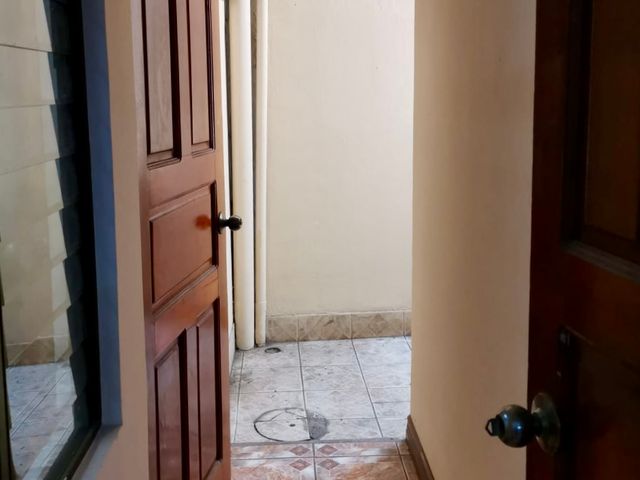 Apartamento/oficina/consultorio 2 cuartos + 1 baño en Puntarenas Centro, frente a la Catedral — photo 7 of 13