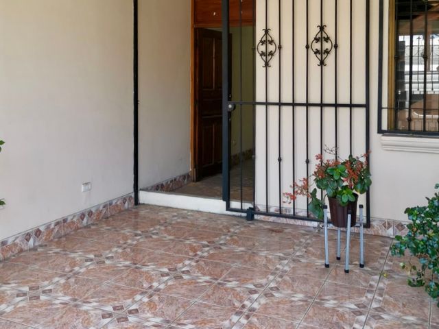 Apartamento/oficina/consultorio 2 cuartos + 1 baño en Puntarenas Centro, frente a la Catedral — photo 11 of 13