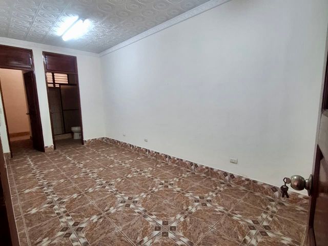 Apartamento/oficina/consultorio 2 cuartos + 2 baños Puntarenas Centro, frente a la Catedral. — photo 1 of 18
