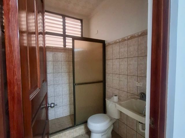 Apartamento/oficina/consultorio 2 cuartos + 2 baños Puntarenas Centro, frente a la Catedral. — photo 12 of 18
