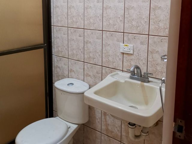 Apartamento/oficina/consultorio 2 cuartos + 2 baños Puntarenas Centro, frente a la Catedral. — photo 10 of 18