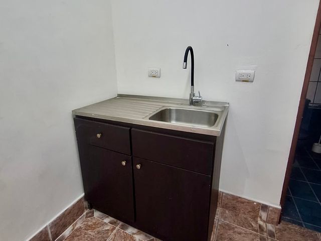 Apartamento/oficina/consultorio 2 cuartos + 2 baños Puntarenas Centro, frente a la Catedral. — photo 5 of 18