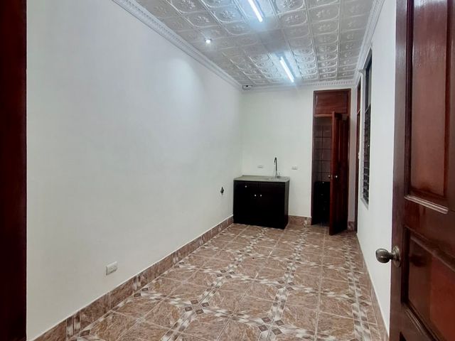 Apartamento/oficina/consultorio 2 cuartos + 2 baños Puntarenas Centro, frente a la Catedral. — photo 2 of 18