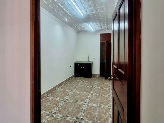 Apartamento/oficina/consultorio 2 cuartos + 2 baños Puntarenas Centro, frente a la Catedral. — photo 3 of 18