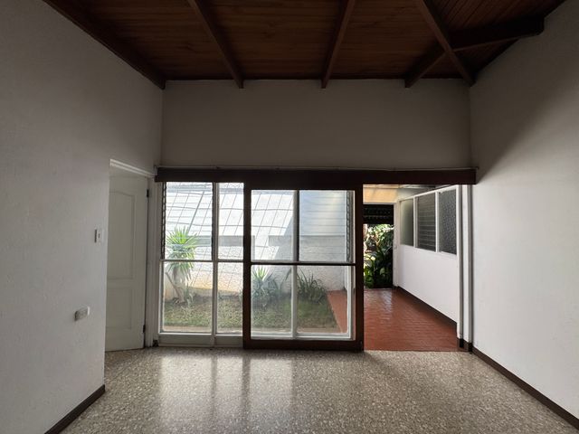 PROPIEDAD DE USO MIXTO – SABANA OESTE — photo 11 of 20
