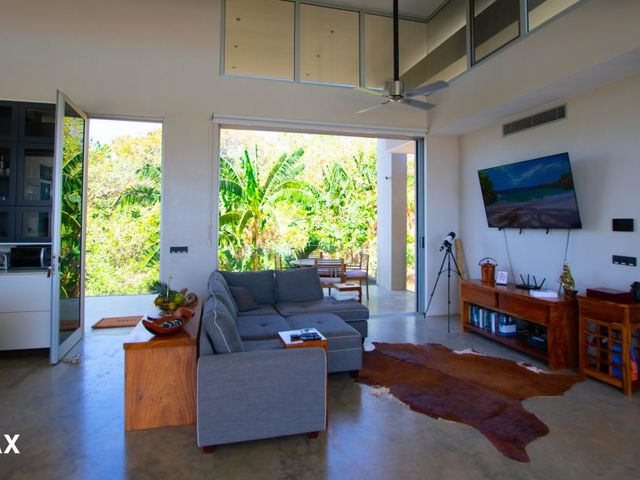 Stunning Modern Home in Black Beauty Community — photo 2 of 6