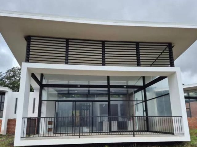 VENTA / (se Alquila) HERMOSA cASA  DE 1 PLANTA en San Rafael de Heredia — photo 1 of 6
