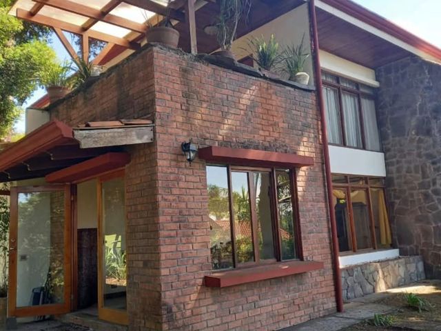 ALQUILER/VENTA CASA EN SAN RAFAEL DE HEREDIA DOS PLANTAS — photo 1 of 7