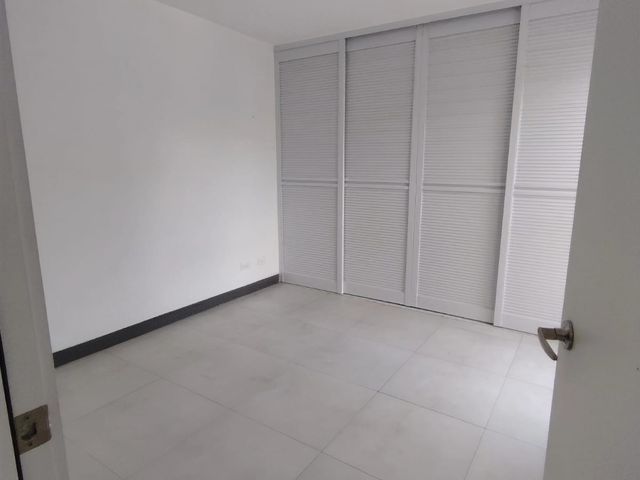 se alquila apartamento en condominio Montealto en tercer piso — photo 2 of 5