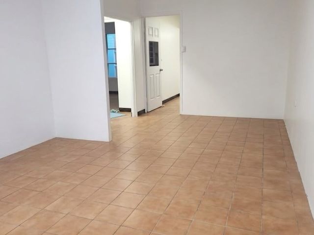 Alquiler casa en Moravia- Guadalupe frente calle principal — photo 4 of 5