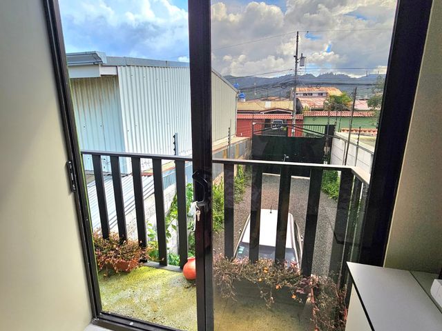 Hermosa casa de dos pisos — photo 3 of 20