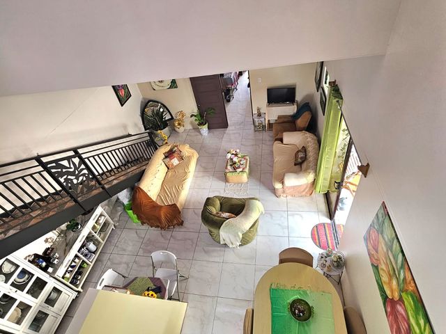 Hermosa casa de dos pisos — photo 12 of 20