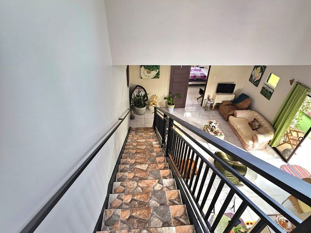 Hermosa casa de dos pisos — photo 11 of 20