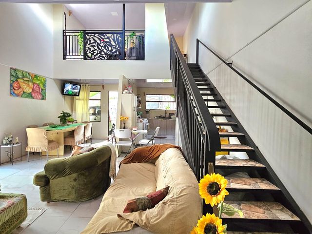 Hermosa casa de dos pisos — photo 18 of 20