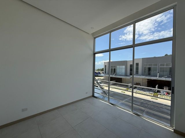 ALQUILER DE CASAS EN RÍO ORO, SANTA ANA PARA ESTRENAR — photo 8 of 17