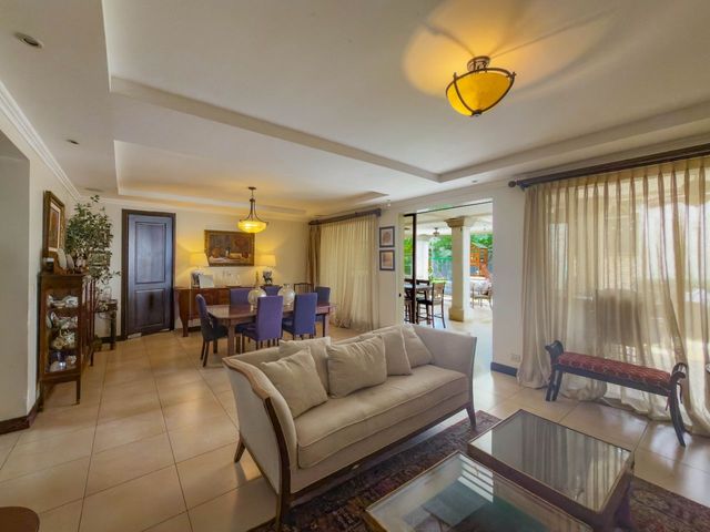 VENTA DE CASA EN SOLAR DEL VALLE CON AMPLÍO JARDÍN — photo 2 of 20