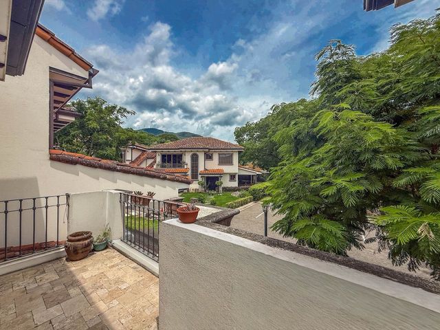 VENTA DE CASA EN SOLAR DEL VALLE CON AMPLÍO JARDÍN — photo 14 of 20