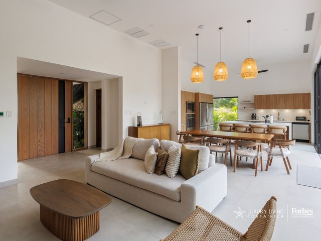 20651 - Luxury house, 4 bedrooms, pool and terrace facing golf course — photo 1 of 21