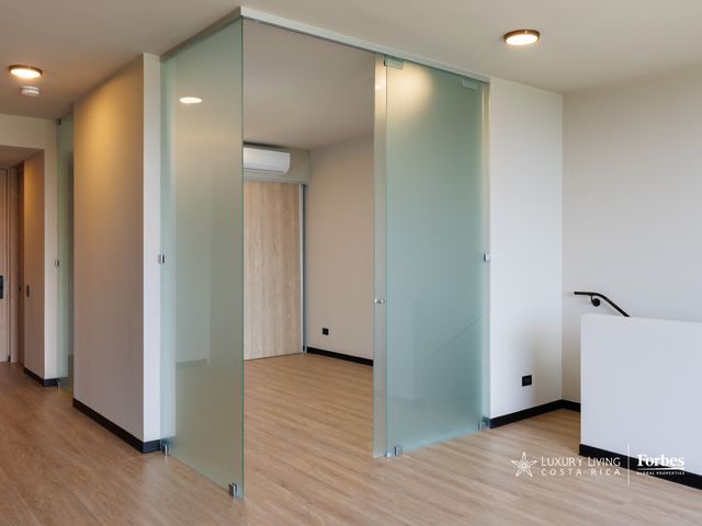20995 - Modern apartment for rent for investors with west-facing views — photo 4 of 16