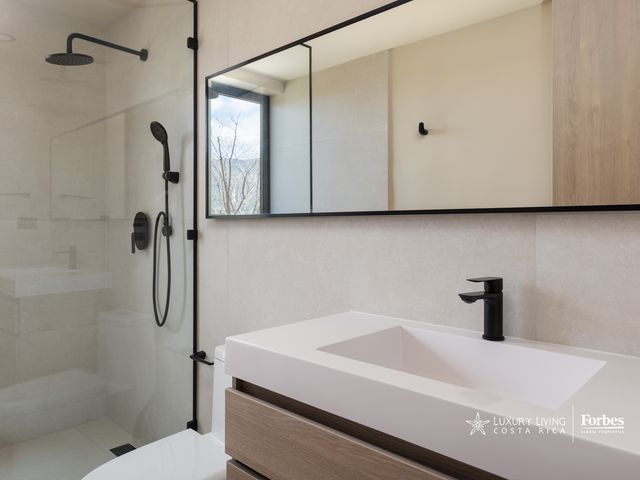 20995 - Modern apartment for rent for investors with west-facing views — photo 13 of 16