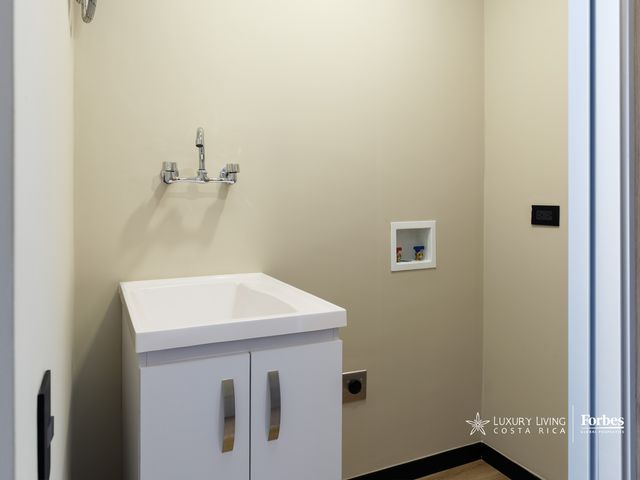 20995 - Modern apartment for rent for investors with west-facing views — photo 8 of 16