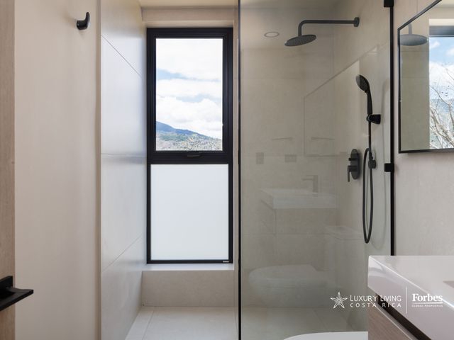 20995 - Modern apartment for rent for investors with west-facing views — photo 10 of 16