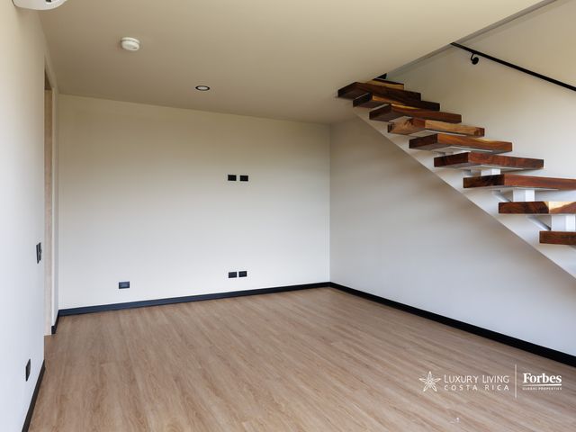 20995 - Modern apartment for rent for investors with west-facing views — photo 9 of 16