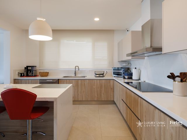 21398 - Skyline House in Escazú with Panoramic Views and Terrace — photo 7 of 16