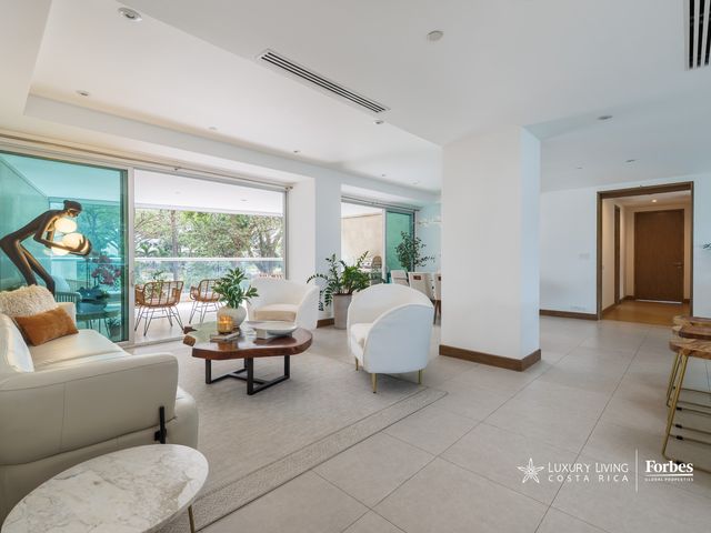 21403 - Furnished apartment, renovated and available for immediate delivery — photo 1 of 20